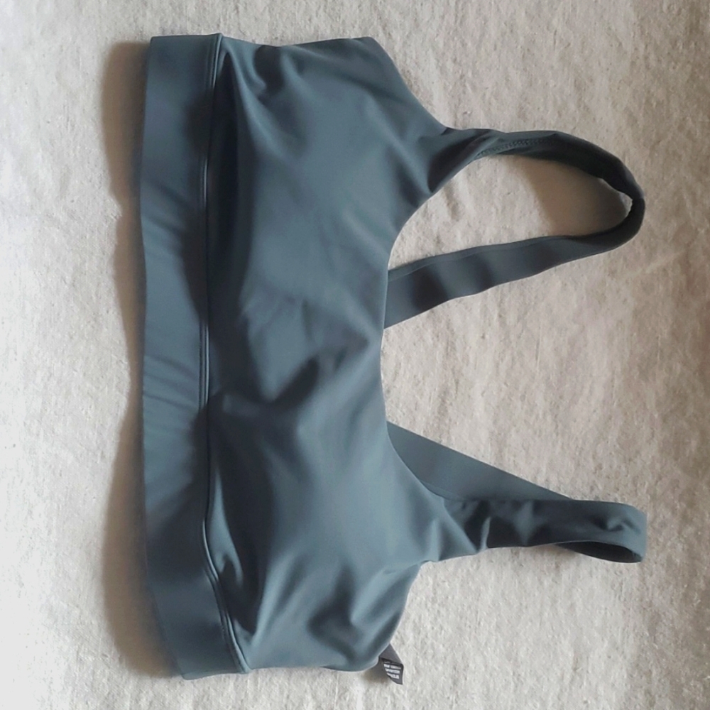 VUORI WOMEN'S  STRIDE  BRA ,NEW